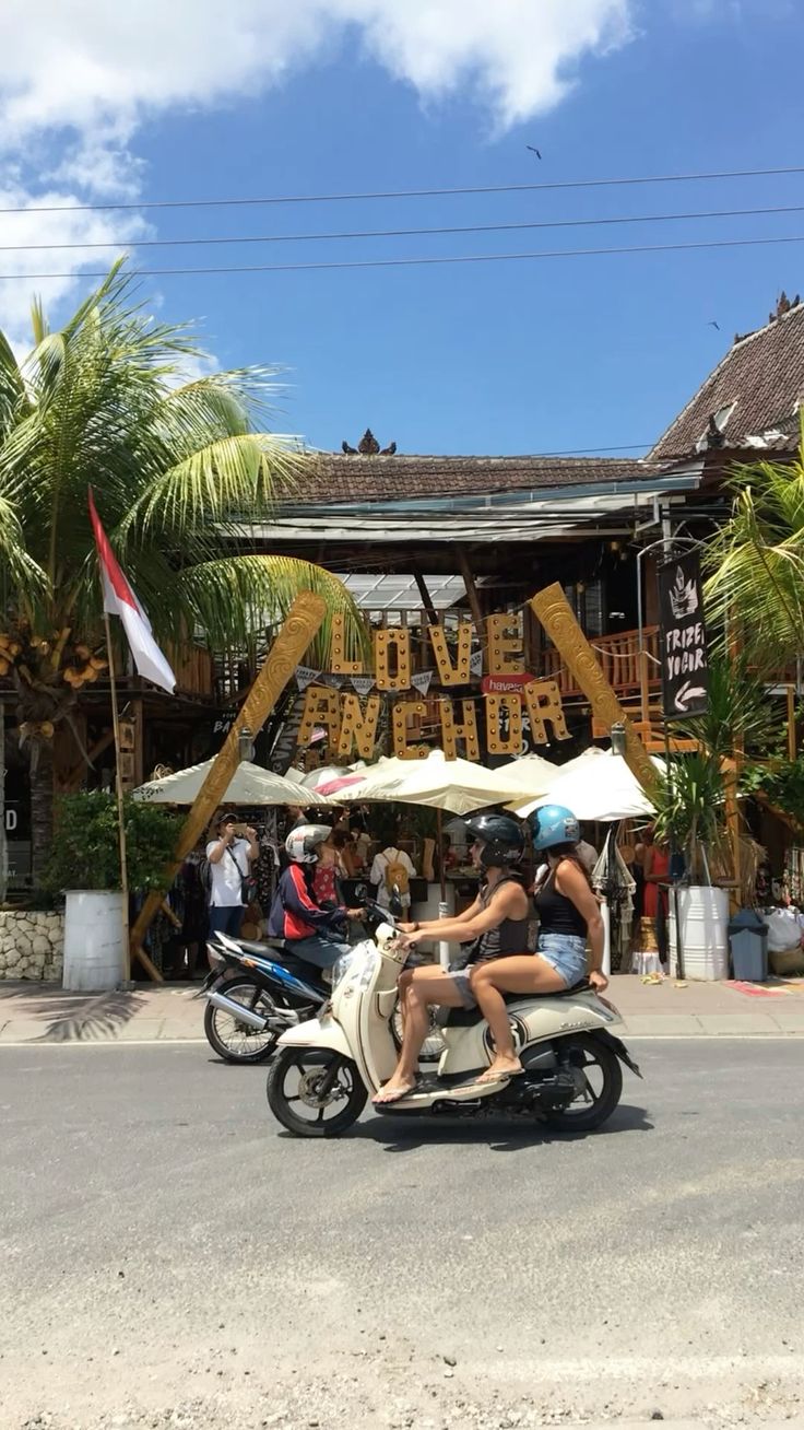 Tips Aman Berkendara Motor di Bali untuk Wisatawan